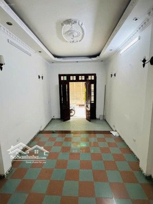 cho thuê nhà ngõ 5 hoàng sâm, nghĩa đô, dt 50m2 x 4 tầng, 3 ngủ, 3vs, đồ cơ bản, giá 14tr/th,ở ngay