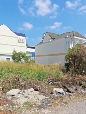 cần bán đất mt lạc long quân, hưng long, chân thành, bình phước. giá 650tr/120m2,shr
