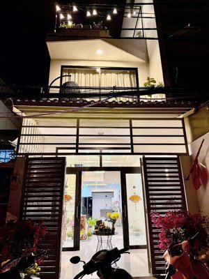 kẹt tiền bán gấp nhà đặng thuỳ trâm, bình thạnh. giá 3tỷ3/60m2. gần trường đại học văn lang.
