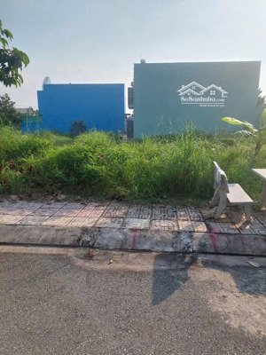 bán gấp lô đất nằm ngay mt gần chợ búng dt 150m2 giá 1 tỉ 085 tiện kd buôn bán 7tr/th shr