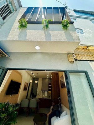 cần tiền trả nợ gia đình bán gấp nhà trần quý, phường 7, quận 11. gần chợ thiếc, bệnh viện chợ rẫy.