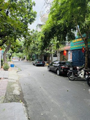 ung căn khiêm . p25. bình thạnh
- dt: 5m x 22m (hai mặt hẻm) ô tô - kc: nhà cấp 4 tiện xây mới