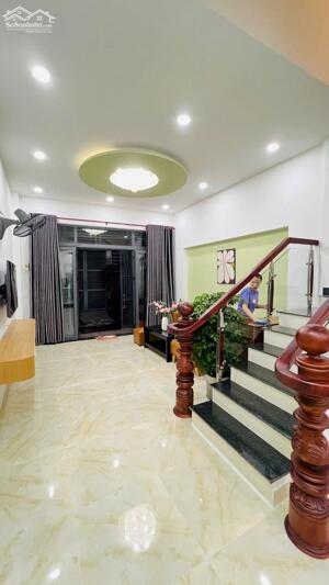 Bán nhà mặt phố Láng Hạ 30m2 vị trí đẹp vỉa hè rộng kinh doanh 11 tỷ