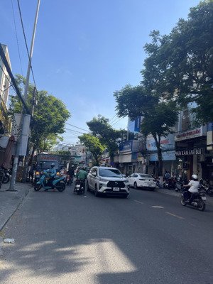 siêu phẩm 2 mt đường hoàng diệu - ngang 8m vị trí kd đẹp phù hợp mở showroom lh: 