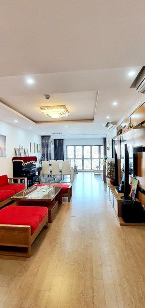 khách mới hết hợp đồng chủ nhà cần cho thuê căn 2 ngủ full đồ đẹp tại mulberry land