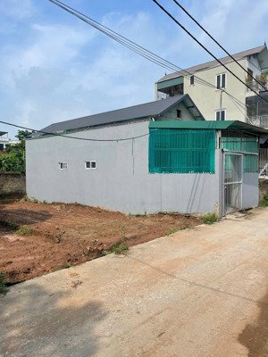 cần tiền bán gấp lô đất diện tích 300m2 . đg xe 2 ô tô tránh .kinh doanh đc. giá rẻ nhất khu vực.