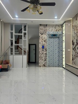 chính chủ bán nhà 40 m2 xây 6 tầng thang máy full nội thất giá 8.5 tỷ