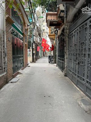 bán nhà ngõ 79 cầu giấy - ba gác tránh - cách phố 100m - ccmn ful nội thất 9 phòng khép kín.