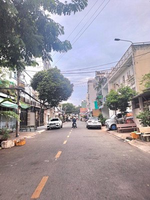 mặt tiền đỗ bí, p.phú thạnh, tân phú, 6.5x19m, hơn 10 tỷ.