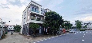 cc bán shophouse 3 mặt tiền, căn hoa hậu dự án centa city vsip bắc ninh