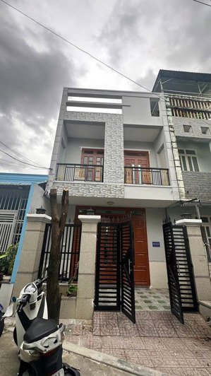 bán nhà trệt lầu khu dân cư đường nhựa 9 m hoàn công, cách siêu thị bigc tầm 500 m phường đông hòa