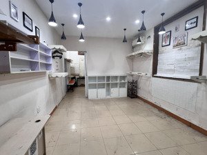 cho thuê tầng 1 ngõ 20a núi trúc làm cửa hàng, cách phố núi trúc 30m