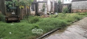 bán đất sát chợ hữu văn thị trấn chúc sơn oto đỗ cửa.
