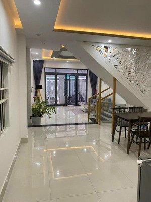 nhỉnh 8 tỷ - bán nhà 2 tầng mặt tiền kiệt chế lan viên, cách biển mỹ khê vài bước chân
