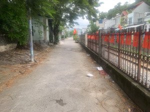 siêu khủng hồ bá ôn 860m2. vị trí đẹp đang cho thuê kinh doanh cà phê , dòng tiền thu nhập tốt