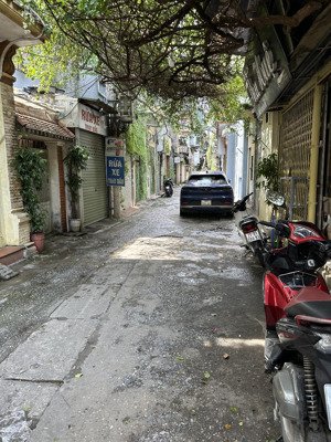tôi cc bán toà chdv 7t 90m lô góc thang máy 18p full khách gần oto 1,5km ra đh bk xây dựng 210tr/m