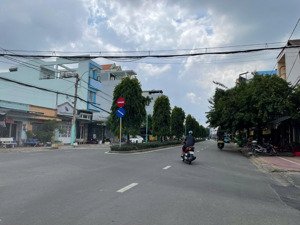 bán nhanh nhà mặt tiền đại lộ 2 phước bình gần chợ và công viên chỉ 11 tỷ. lh 