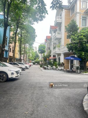 bán gấp liền kề-hoàn thiện tuyệt đẹp làng việt kiều châu âu-đường 17m-kinh doanh đỉnh-giá đầu tư