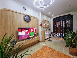 hoàng quốc việt - dân xây phân lô - ô tô chạy vòng quanh - 2 mặt thoáng - văn phòng kinh doanh