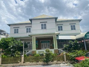 chính chủ cho thuê biệt thự 1.400m², trung tâm dĩ an, bình dương. cần bán gấp để định cư