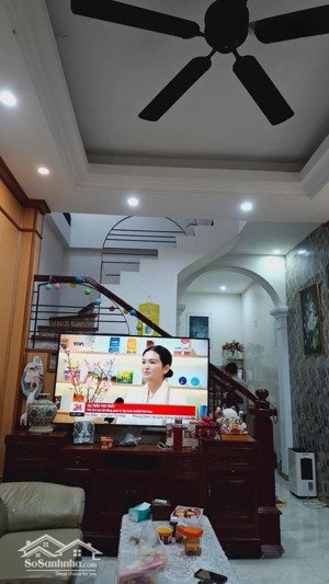 nhà long biên 55m x giá chỉ nhỉnh 7 tỷ còn tl gần aeon mall, cầu vĩnh tuy,cầu trần hung đạo