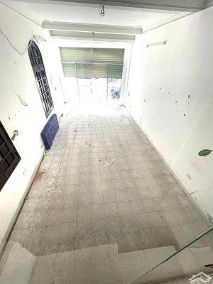 mặt phố hào nam, vỉa hè đá bóng, sổ vuông, mt rộng