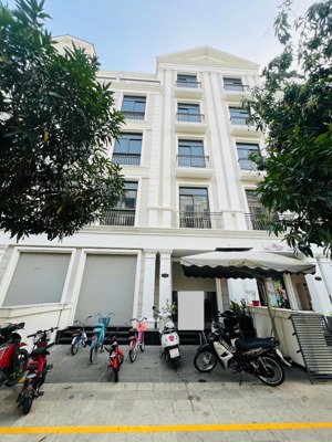 bán nhanh nhà phố 5 tầng vinhomes quận 9, diện tích 96m2 giá 16,5tỷ all in