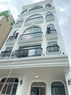 gà đẻ trứng vàng mt nguyễn thị minh khai q1 - dt 7.5x18m - 6 tầng - tn 300 triệu/tháng - giá 40 tỷ