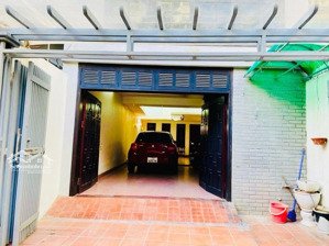 hàng hiếm cầu giấy - 80m2 - 3 ôtô 7 chỗ ngủ trong nhà