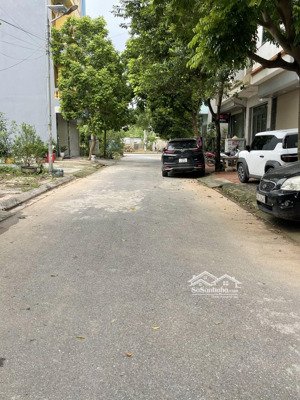 bán lô đất dịch vụ khu d yên nghĩa hướng đông nam không lỗi phong thủy giá 10.4 tỷ. lh 