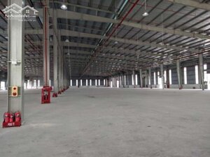 CHO THUÊ NHÀ KHO 2000M2 GẦN QUỐC LỘ 1A, SẴN PCCC, GIÁ CHỈ 50K