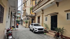 bán nhà lạc long quân, cực hiếm, ô tô đậu đỗ trước nhà, lô góc, dân xây, cực đẹp 7.4 tỷ. 