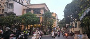 siêu rộng - góc 2 mt trần quang diệu, p14, q3. (8x26m) - 201m2 - xd: 6 tầng. hđt 170 tr/th