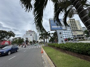 cho thuê lô đất 3 mặt tiền phạm văn đồng. 2000 m2. khu biển