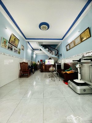 (nhà thuê q.tân phú) hẻm 5m - khu hoà bình - 60m2 - 2 tầng - nhà mới - có nội thất