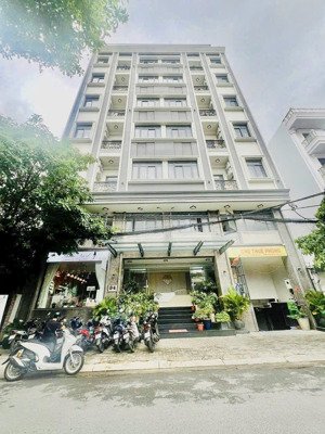 nhà mặt tiền ngay nguyễn văn hưởng, p. thảo điền, quận 2. dt 23,7x27m 1 hầm + 6 tầng. giá 69,5 tỷ