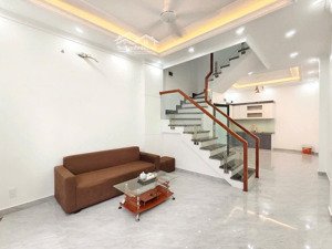 nhà xây độc lập sân cổng 3,5 tầng tại vĩnh cát giá chỉ 3,0x tỷ