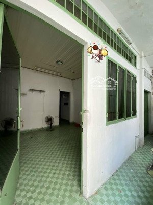 nhà cũ 6,4m x 22m trệt cấp 4 tóp hậu!hẻm 3m, ô tô đậu trước nhàlê văn sỹ q.3- hẻm xe tải 386
