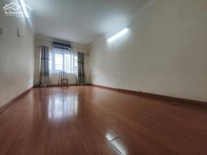 Cho thuê nhà phố Đào Tấn, Ba Đình, 80m2, 2 ngủ, nhà đẹp gần phố, ô tô đỗ cửa