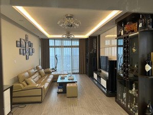 chính chủ bán căn hộ discovery 145m2 tầng cao view thoáng liên hệ trao đổi trực tiếp
