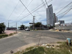 bán đất 2 mặt tiền hồ thấu sát biển vị trí: mặt tiền đường rộng 10,5m diện tích: 136m | ngang 18