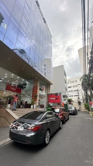 bán toàn nhà văn phòng 7 tầng dòng tiền 140tr/th đường nguyễn văn trỗi tân bình giáp phú nhuận
