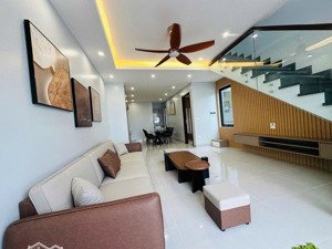 chính chủ bán gấp nhà mới xây 2tầng hiện đại tdp chám, định trung 126,3m2 mt 6m ôtô vào nhà 3,15tỷ