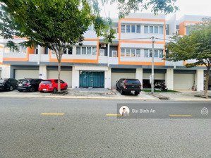 cần bán gấp căn shophouse 3 tầng 2 mặt tiền tại oasis city, ngay cổng chính dự án, sổ hồng sẵn