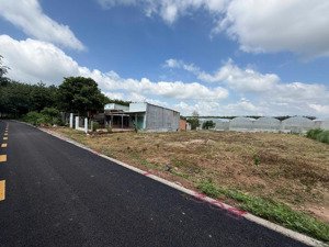 sang 257m2 + 100tc mặt tiền đường nhựa 7m ,ngay trưởng thcs, ubnd giá 520tr (bao phí)