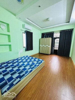 chính chủ cho thuê phòng ngủ tách bếp 40m2 mặt tiền ngay chợ hoàng hoa thám tân bình