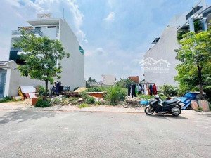 chú 8 cần bán lô đất tphcm 100m2 chỉ 850tr shr ,full thổ cư, cạnh kcn và chợ ,mua nhanh giảm thêm !