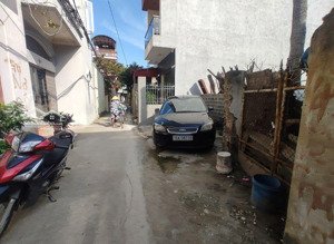 chính chủ bán đất 111m2, ô tô đỗ cửa. ngay trung tâm phường hùng vương