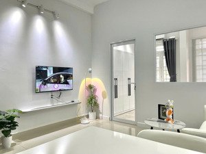 cho thuê căn hộ 1 phòng ngủ có máy giặt riêng ngay hẻm 135 nguyễn hữu cảnh quận bình thạnh