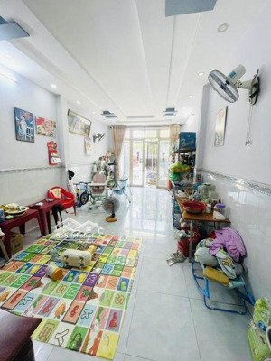 nhà hương lộ 2 ở kd - dt 64m2 - 3 tầng - sát 4 xã - tên lửa - không lộ giới